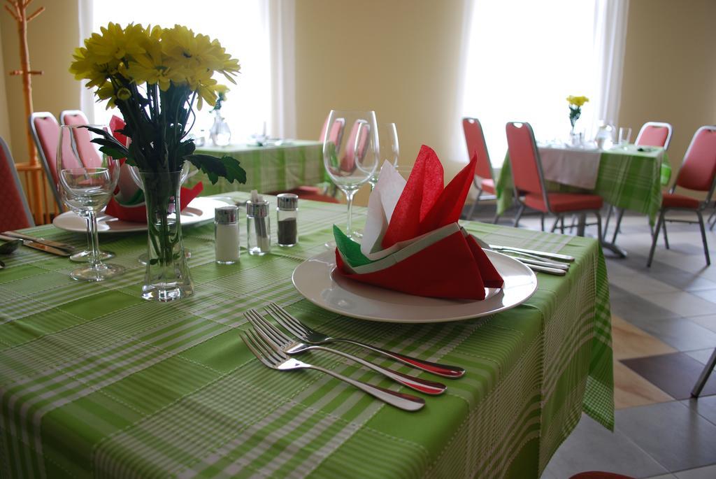 Bed and Breakfast Aranytal Panzio Комаром Екстер'єр фото